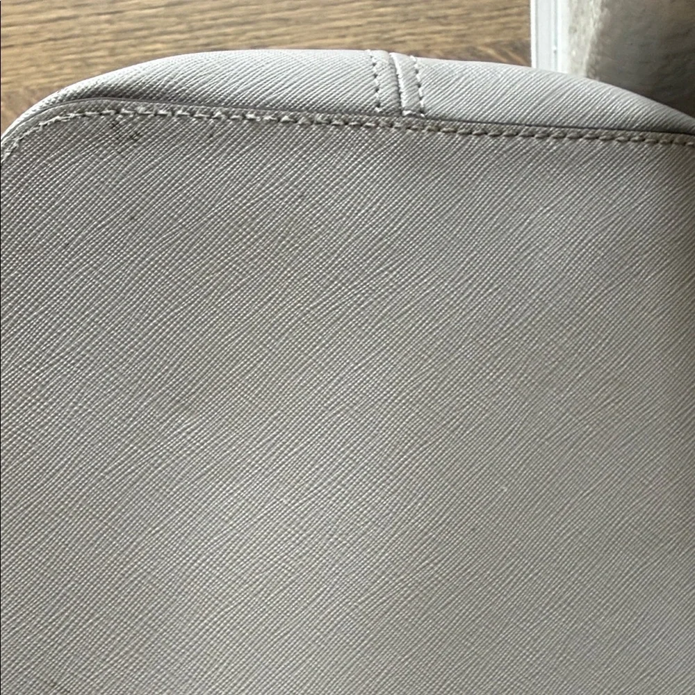 Michael Kors Saffiano Leather Jet Set Light Gray Bag Padded Laptop Closure